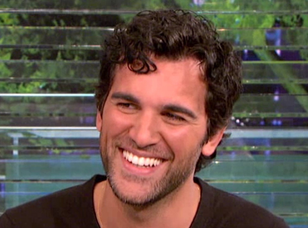 Meet Kimmy's Fuller House Ex-Husband: Hot Jesus! - E! Online